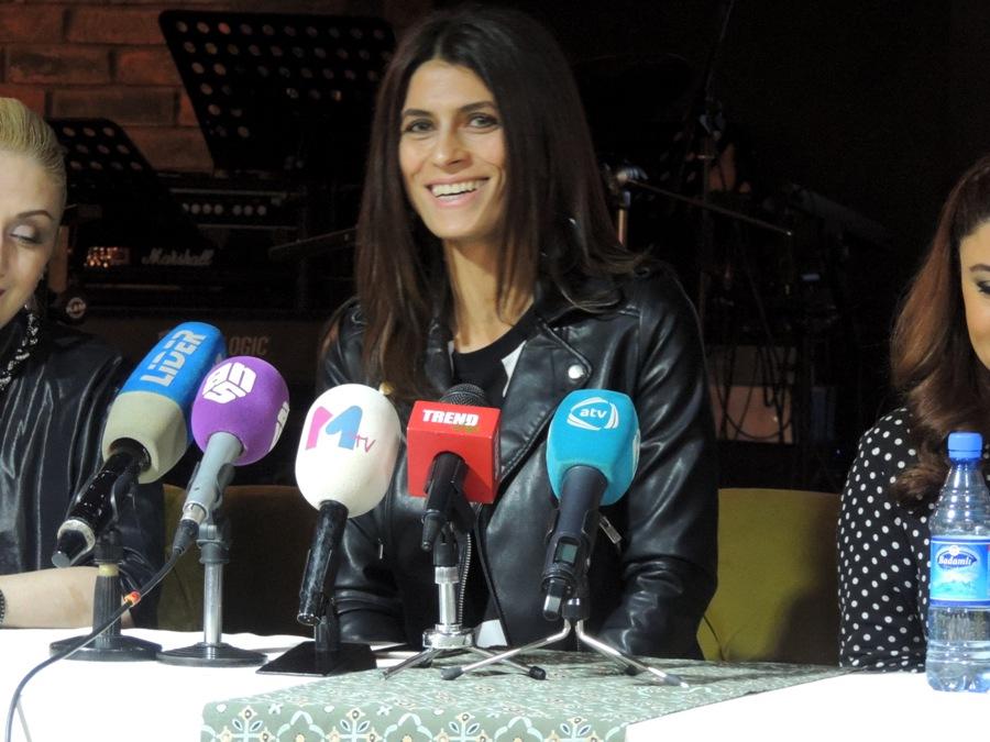 Певицы в эротических клипах видео, девушка мастурбирует и течет видео