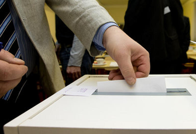 В связи с референдумом в генеральном консульстве Азербайджана в Стамбуле проводится голосование