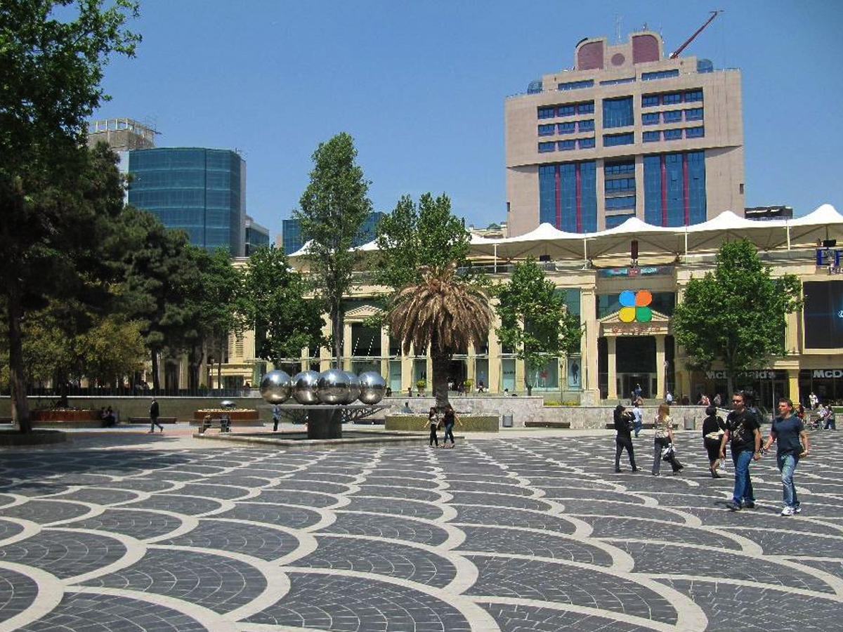Сквер в Баку