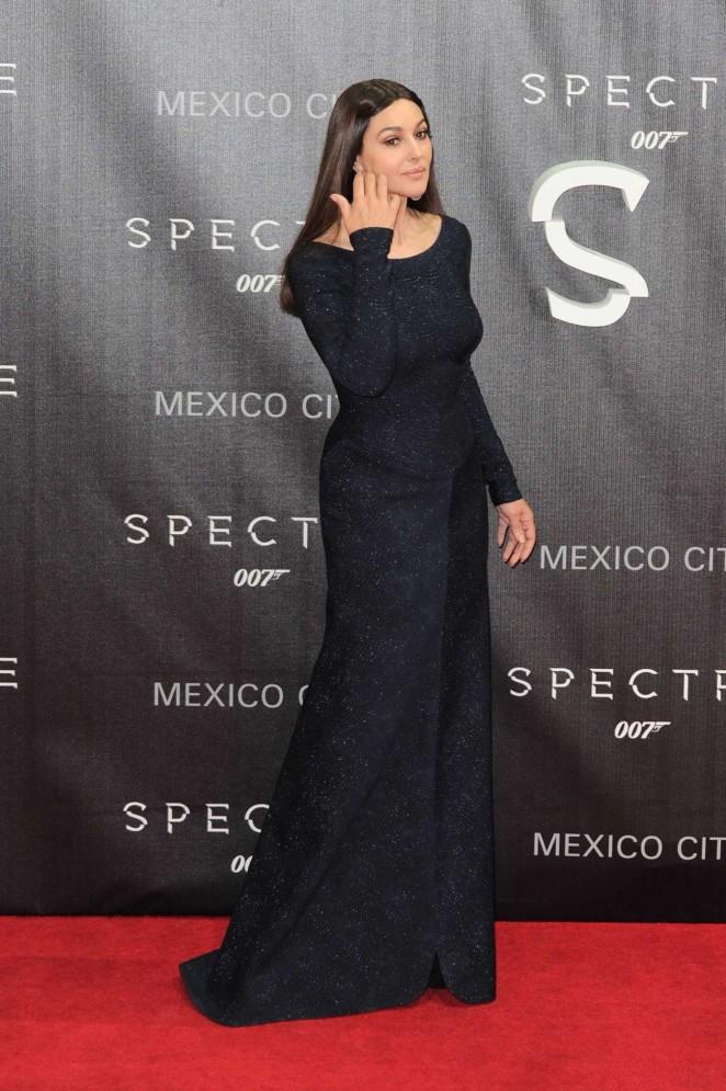 Леа Сейду приковала все взгляды на премьере Бонда в Мексике