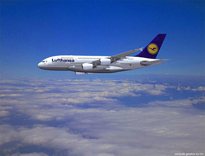 Самолет Lufthansa совершил вынужденную посадку в Баку