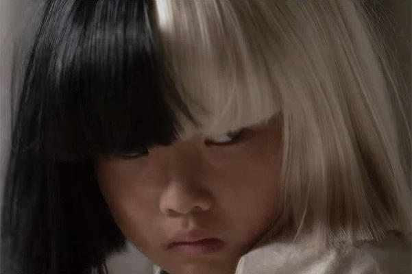 Эта японская каратистка стала звездой нового клипа Sia