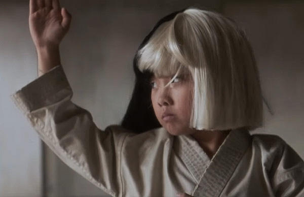 Эта японская каратистка стала звездой нового клипа Sia