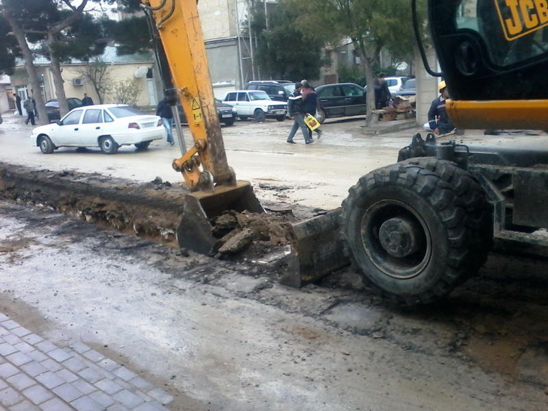 Этой части Баку дали воду, но оставят без нового асфальта