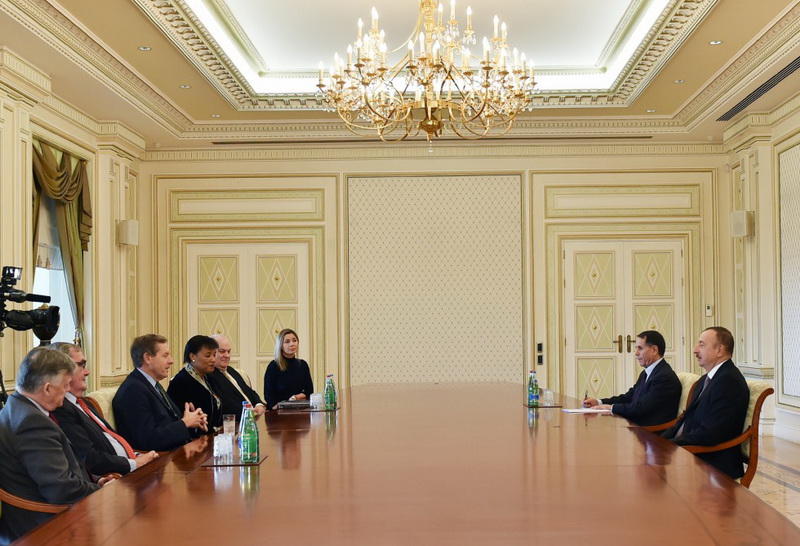Президент Ильхам Алиев принял делегацию Великобритании