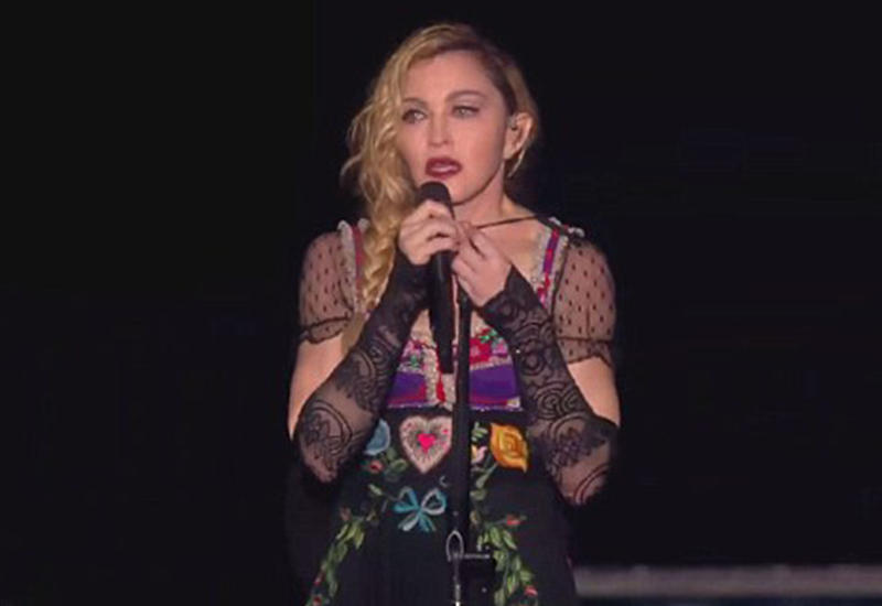 Мадонна расплакалась на сцене в Стокгольме