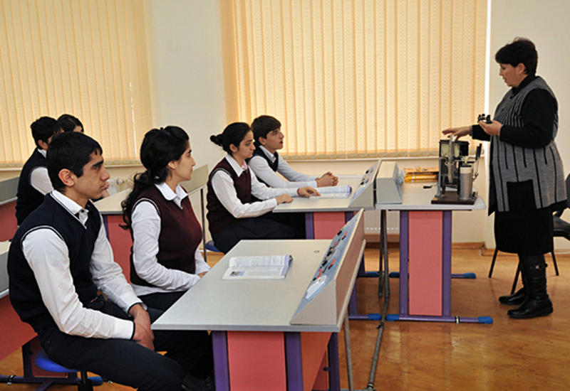 В Азербайджане учителям с поддельными дипломами несдобровать