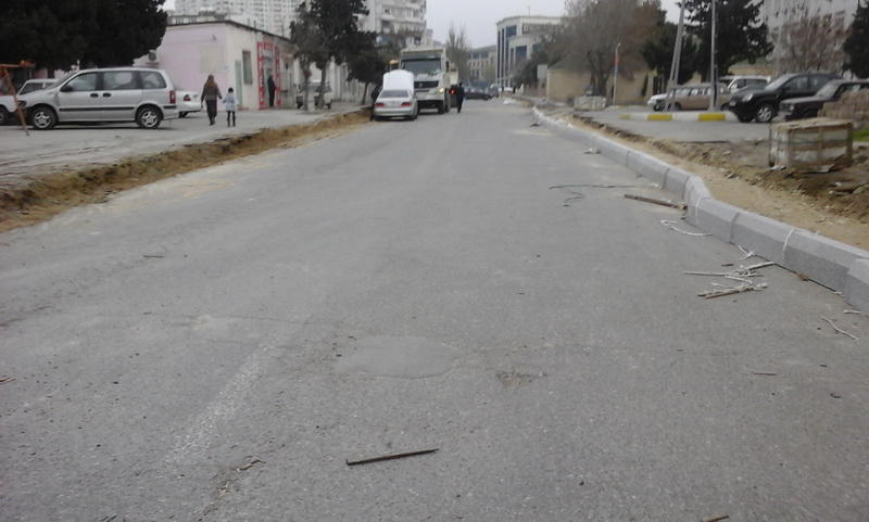 В Баку перекрыли всю дорогу. Мучаются пассажиры