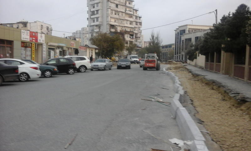 В Баку перекрыли всю дорогу. Мучаются пассажиры