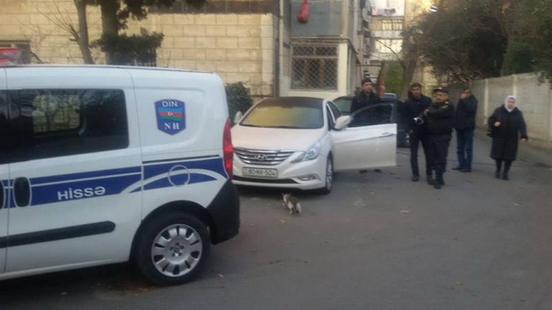 В Баку автомобиль адвоката обчистили средь бела дня