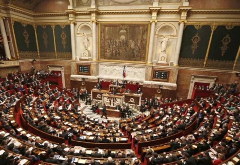 Нацсобрание Франции поддержало идею лишения гражданства за терроризм