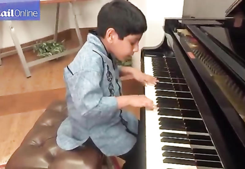 Весь Интернет говорит об этом 11-летнем пианисте