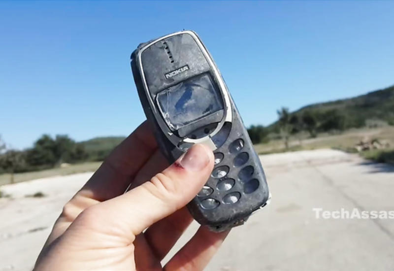 Телефон, которому даже танк нипочем