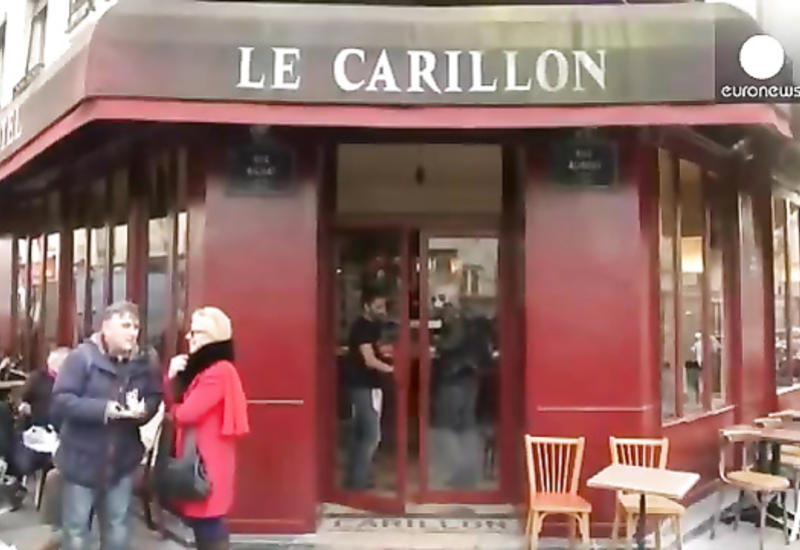 Кафе “Карийон” в Париже впервые открылось после теракта