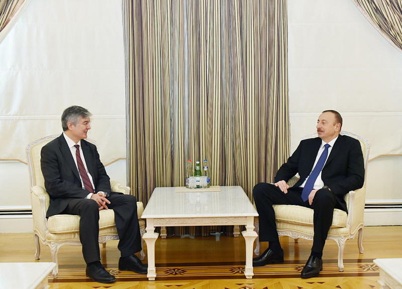 Президент Ильхам Алиев принял генерального секретаря ОЭС