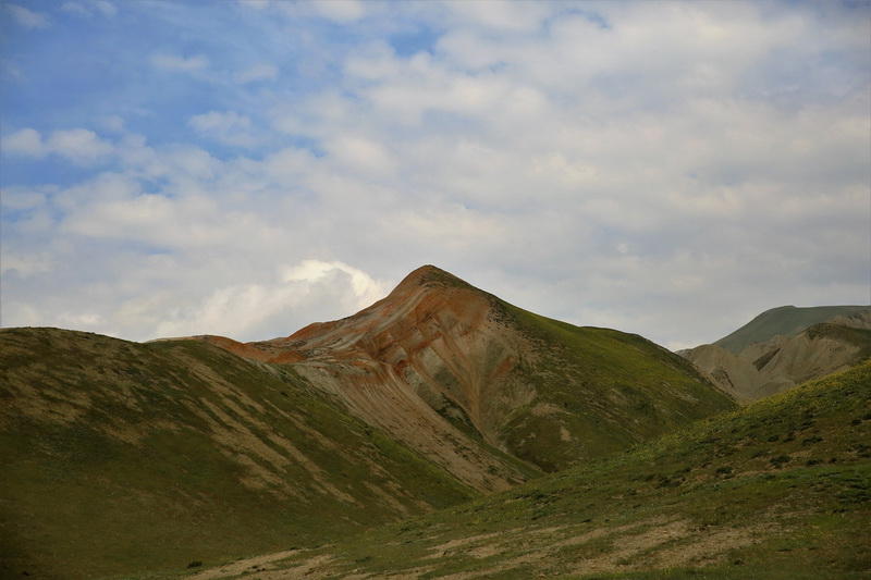 Разноцветные горы Хызы