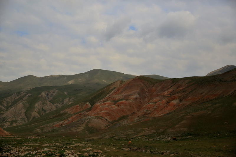 Разноцветные горы Хызы