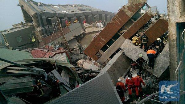 После обрушения 17-этажного дома в Тайнане спасены более 160 человек