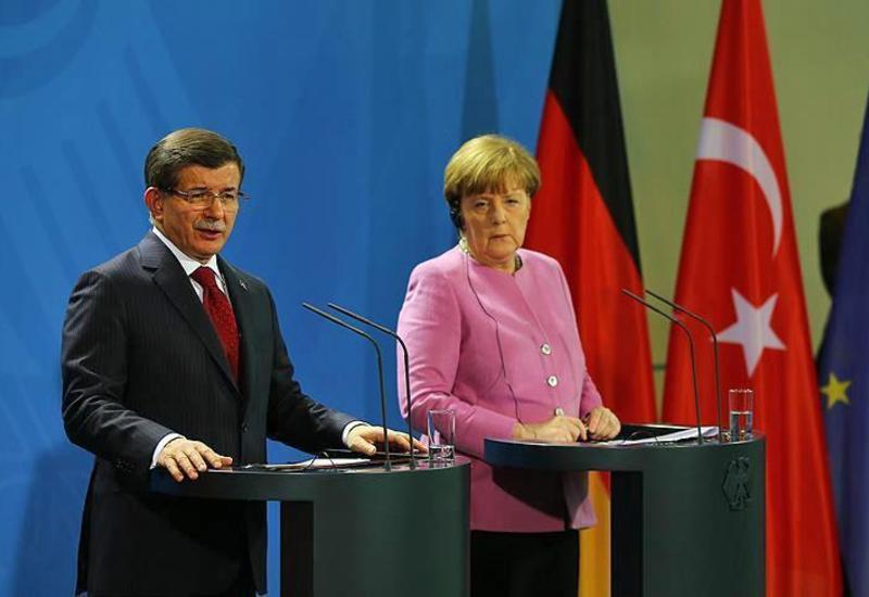 Давутоглу и Меркель обсудили ситуацию на Южном Кавказе