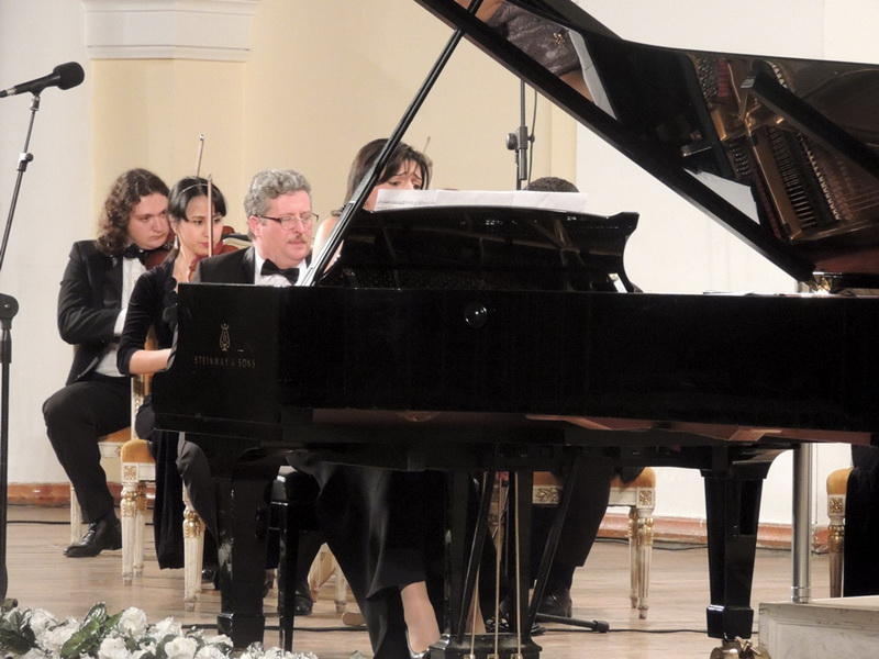 Великолепное посвящение Гара Гараеву на сцене Филармонии