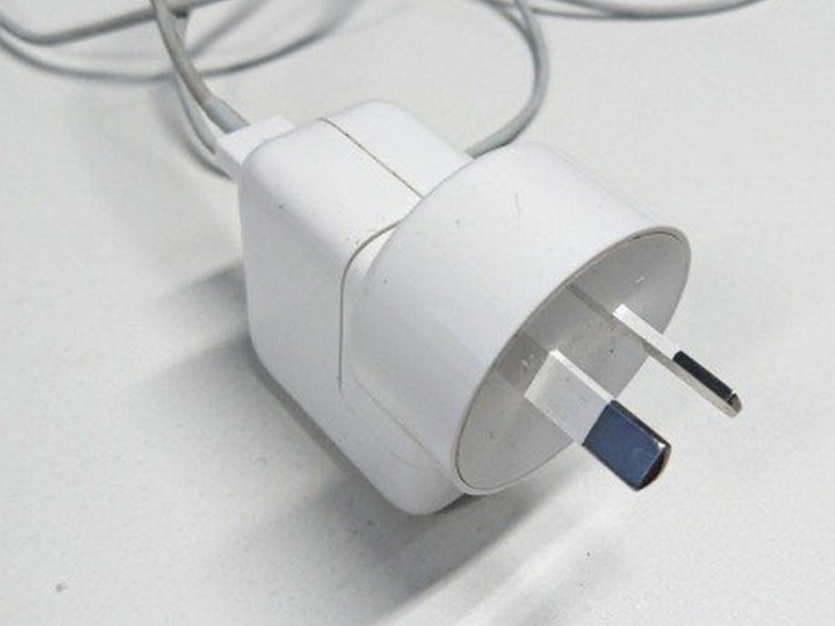 Адаптер для удлинителя 1. Apple Power Adapter. Apple 1a блок питания. Сетевой адаптер эпл. Power Adapter Planet.