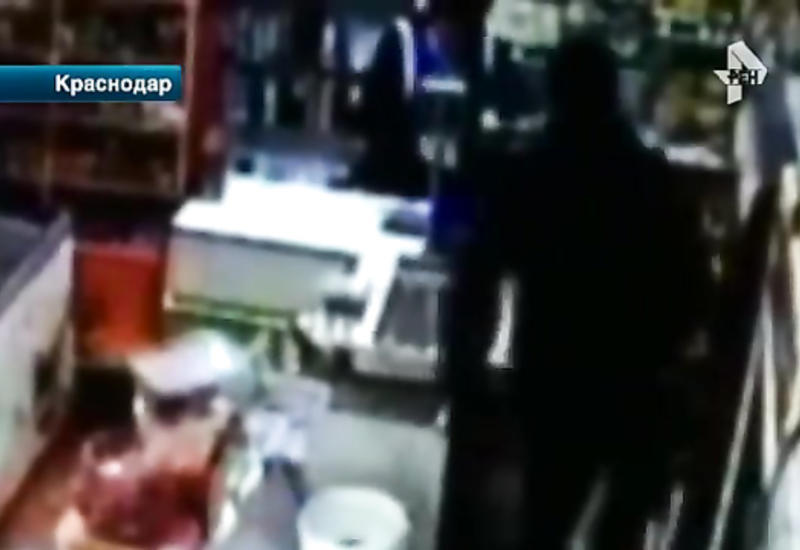 Мужчина с топором напал на сотрудников магазина в Краснодаре