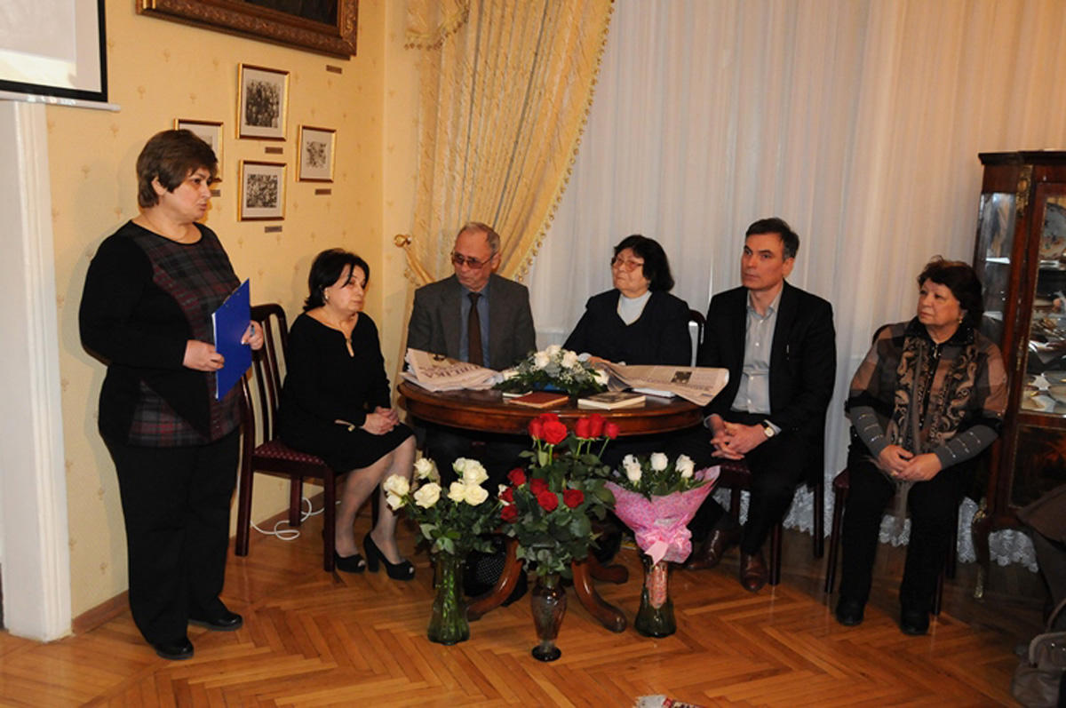В Баку почтили память писателя Вели Мамедова