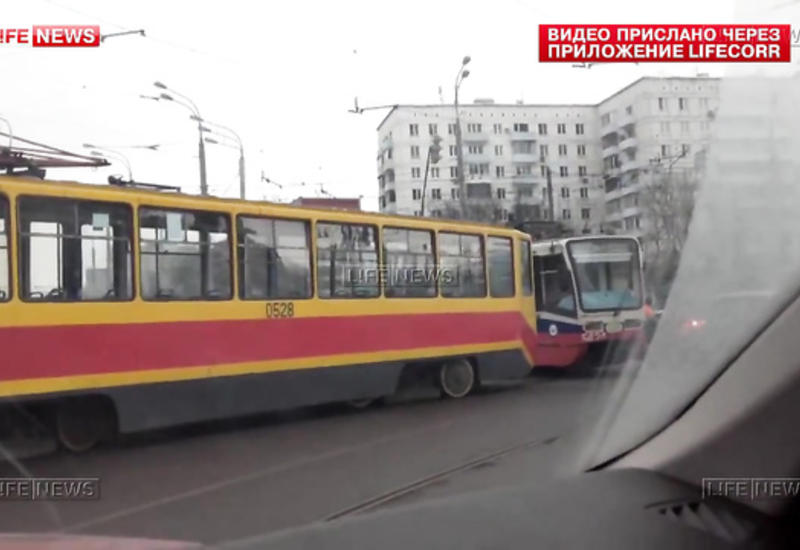 Трамвай сошел с рельсов в Москве