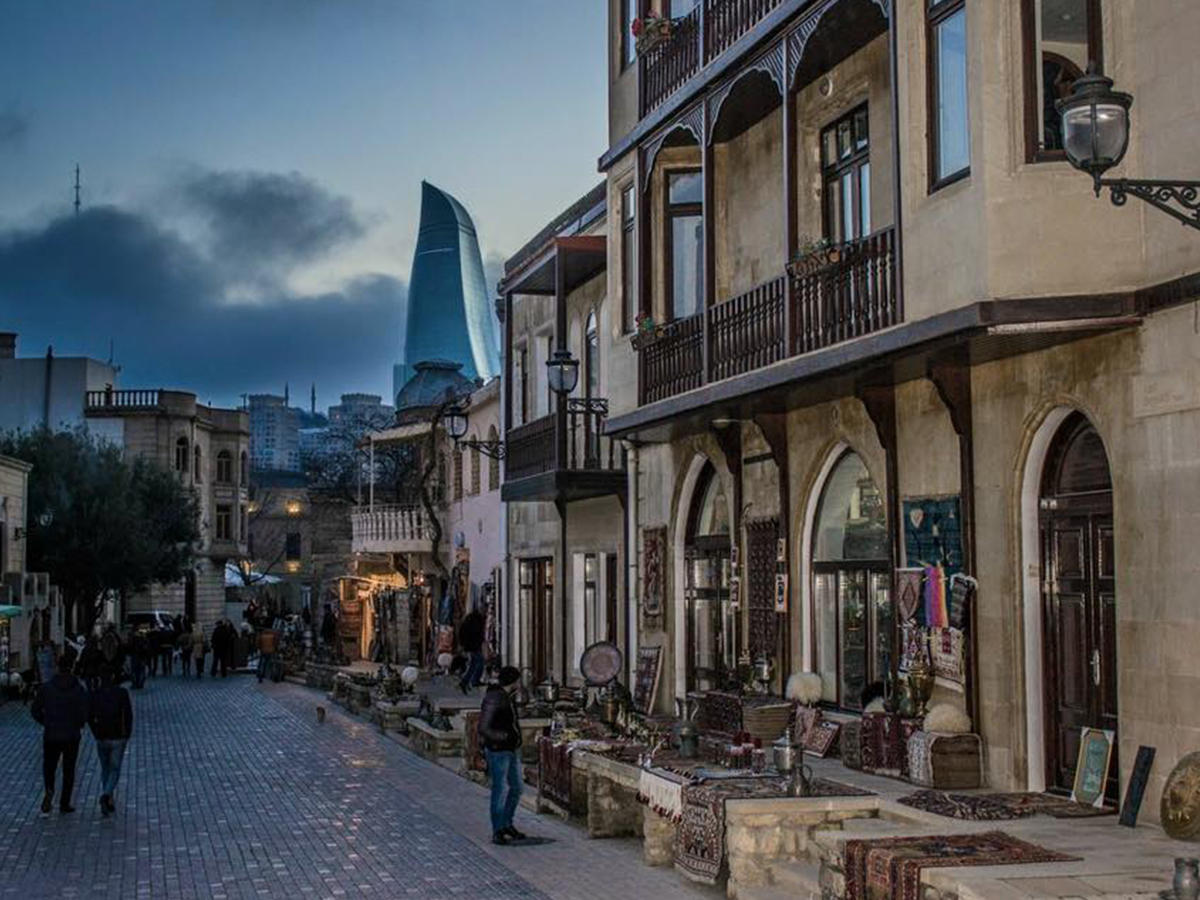 Самая точная погода в баку. Баку климат. Азербайджан обычные улицы. Баку погода. Погода в Азербайджане.