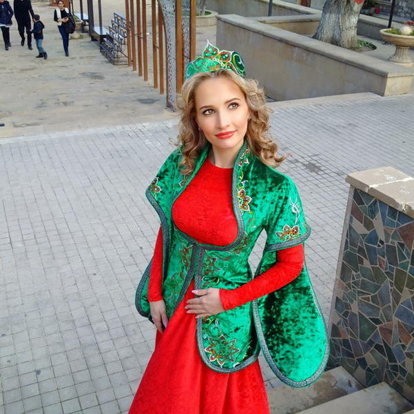 Русская красавица стала символом Новруза в Баку