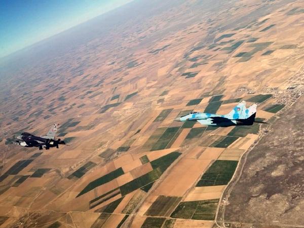 Истребители Турции и Азербайджана уничтожили самолеты условного врага