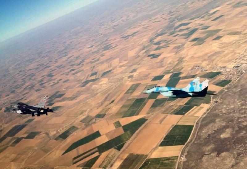 Истребители Турции и Азербайджана уничтожили самолеты условного врага