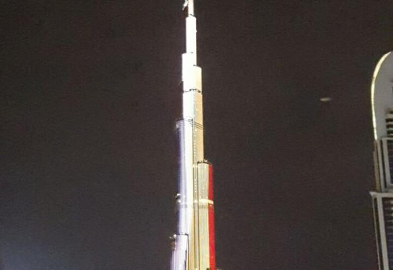 В Дубае самое высокое здание в мире окрасили в цвета флага Бельгии