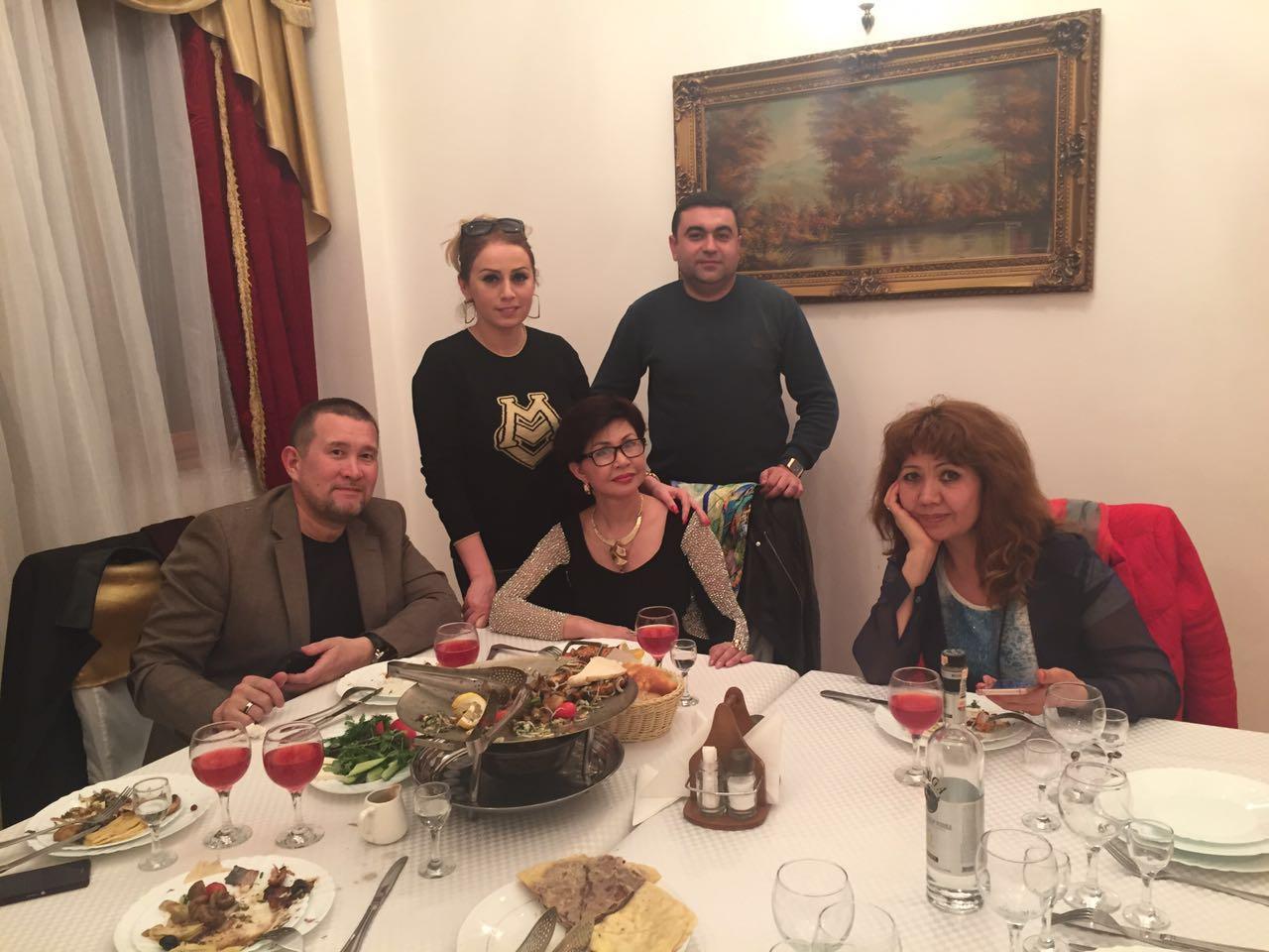 Азербайджанская певица реализует проект с Розой Рымбаевой