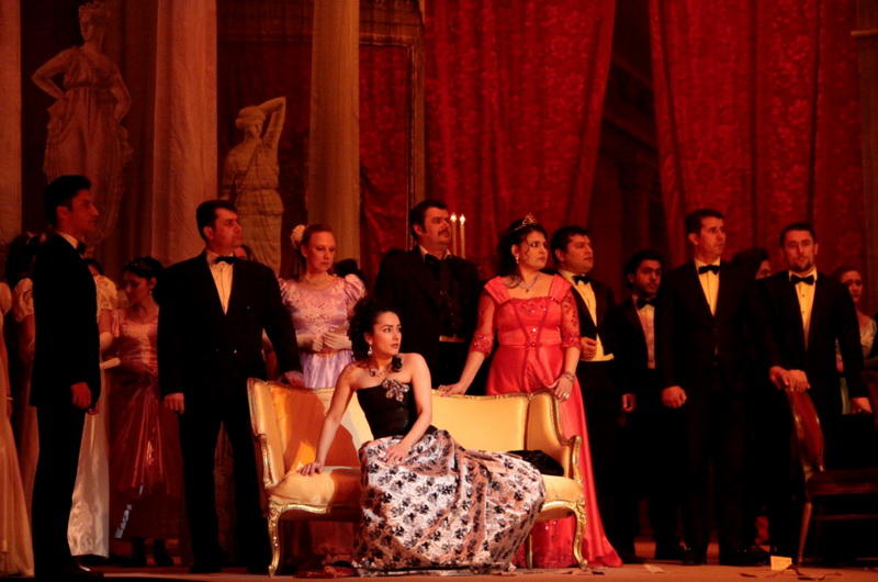 Роскошная "Травиата" на сцене Театра оперы и балета