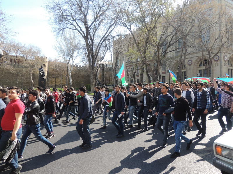 Шествие в самом центре Баку: Карабах - наш, Да здравствует Азербайджан!