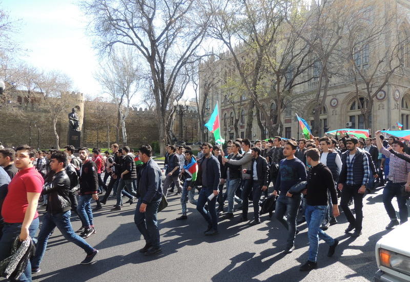 Шествие в самом центре Баку: Карабах - наш, Да здравствует Азербайджан!