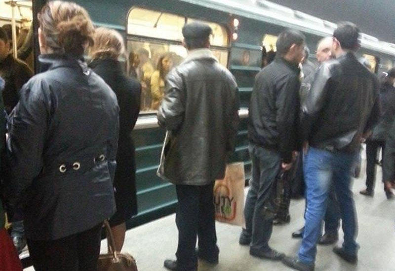 Bakı metrosunda sıxlıq