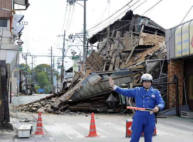 Серия мощных землетрясений в Японии: растет число жертв