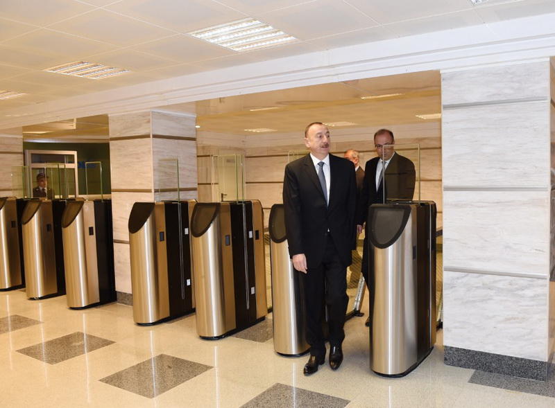 Президент Ильхам Алиев принял участие в открытии новых станций Бакметрополитена