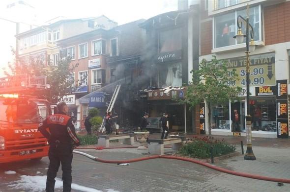 На западе Турции в здании произошел взрыв, трое получили ранения