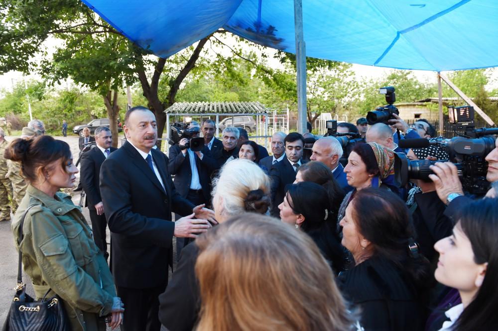 Президент Ильхам Алиев и его супруга Мехрибан Алиева побывали в Тертерском, Бардинском и Агдамском районах