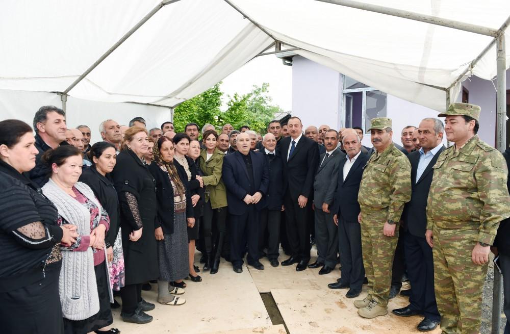 Президент Ильхам Алиев: Азербайджанская армия дает врагу достойный отпор