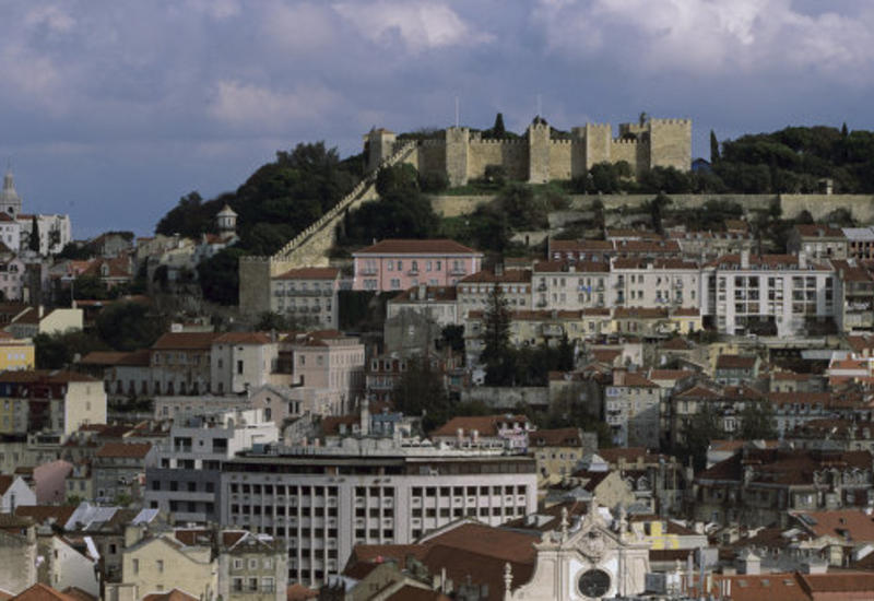 В Португалии мужчина разбил статую короля, пытаясь сделать селфи