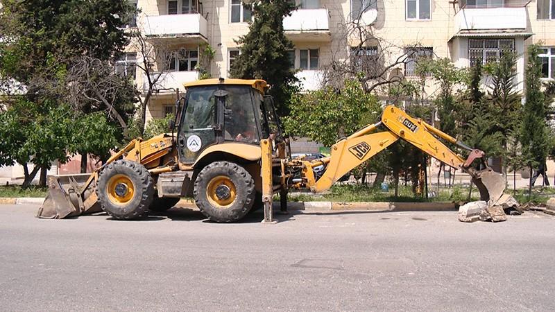 В центре Баку полностью ремонтируется улица