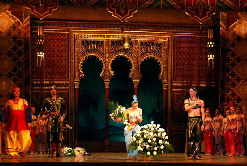 Царственное прощание Камиллы Гусейновой со сценой