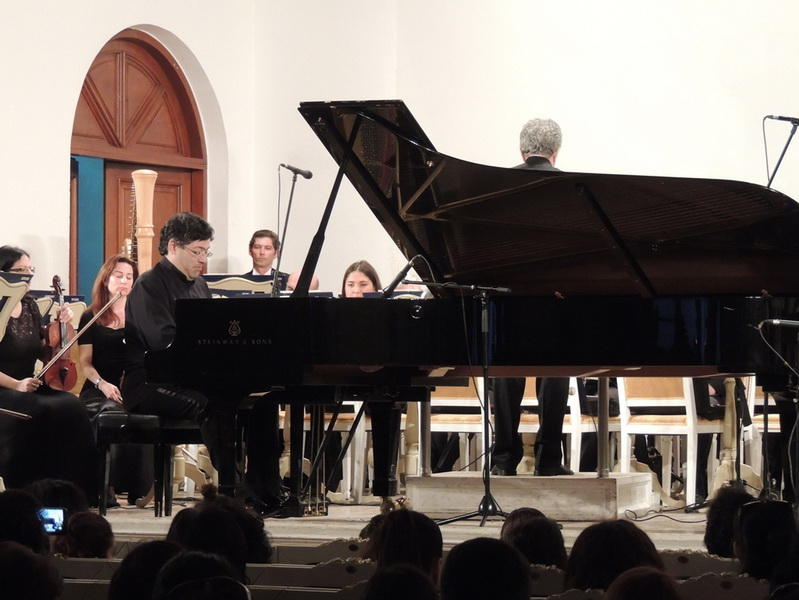 Мурад Адыгезалзаде великолепным концертом открыл фестиваль «Дни Америки» в Филармонии