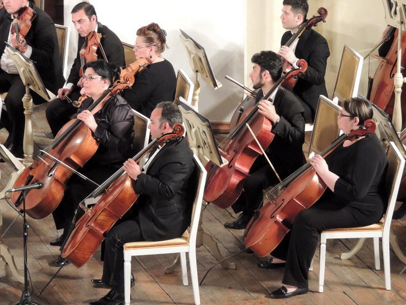 Мурад Адыгезалзаде великолепным концертом открыл фестиваль «Дни Америки» в Филармонии