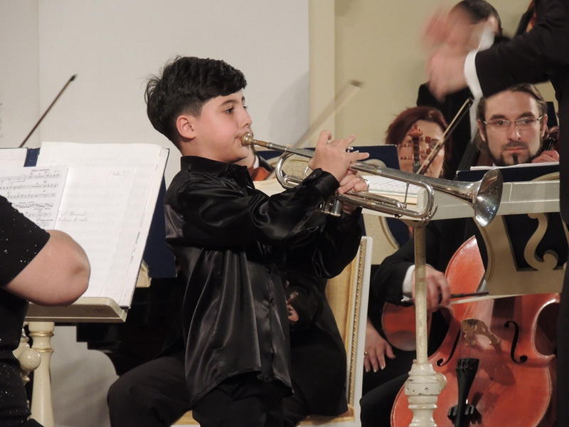 Филармония посвятила Дню Республики концерт молодых талантов