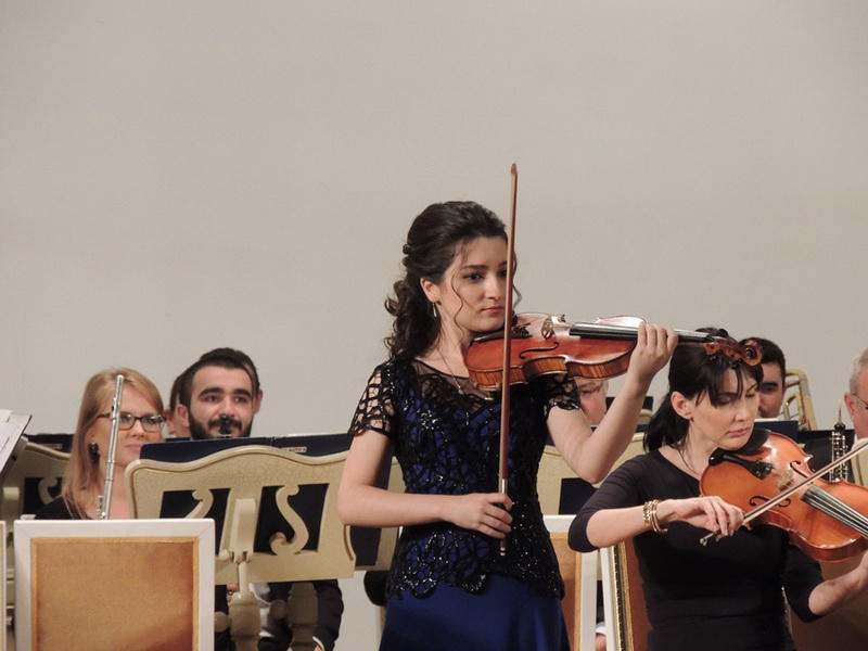 Филармония посвятила Дню Республики концерт молодых талантов